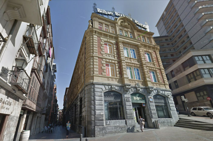 Imagen del edificio donde se encuentra BizkaiaGara cogida Streetview de Google Maps