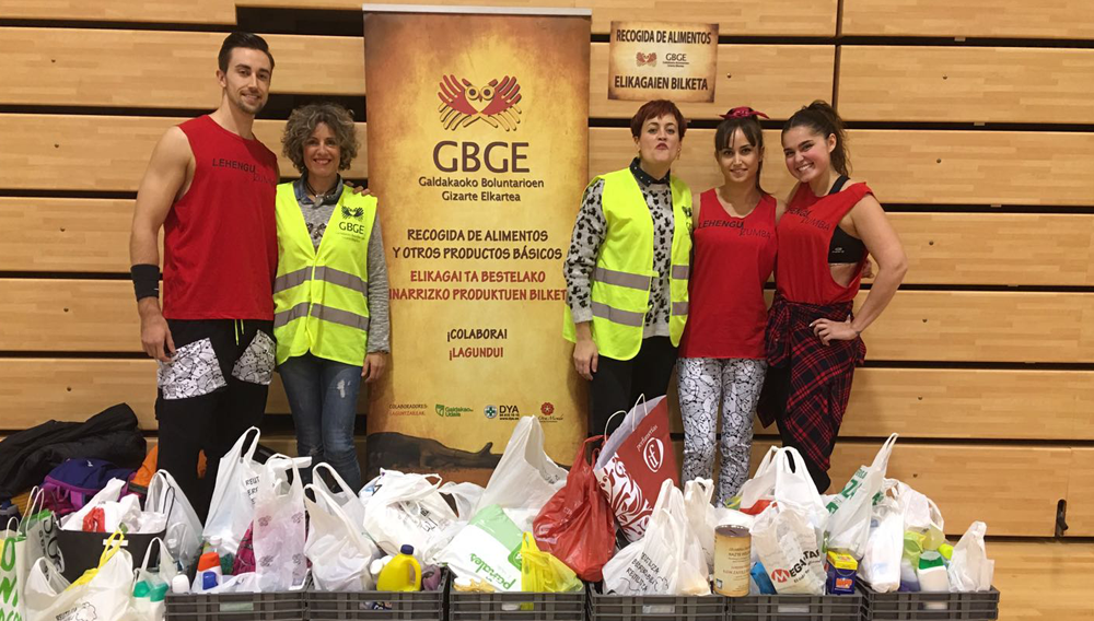 Voluntariado de GBGE en una recogida de alimentos)